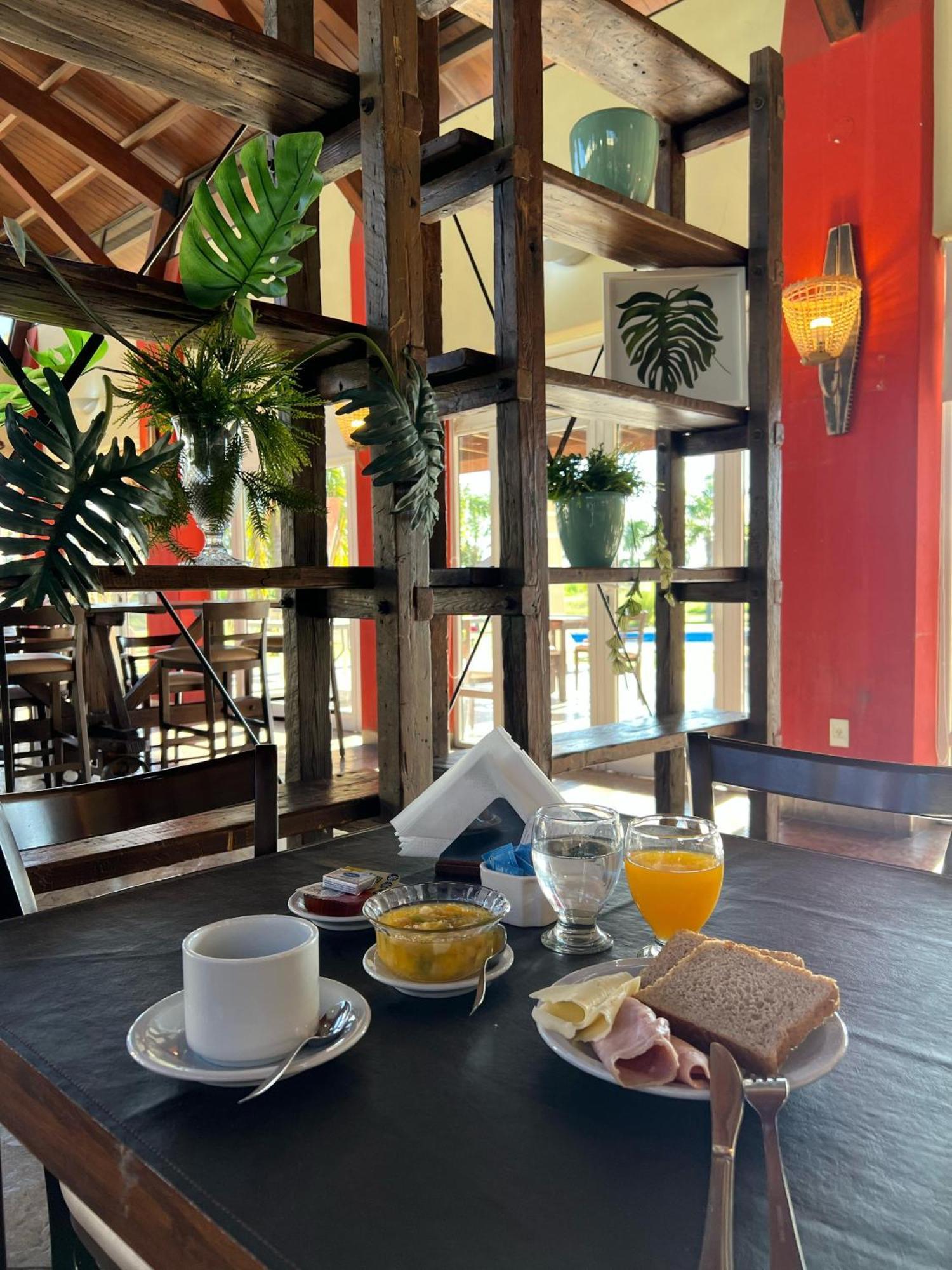 Howard Johnson Inn Rosario De La Frontera Eksteriør bilde