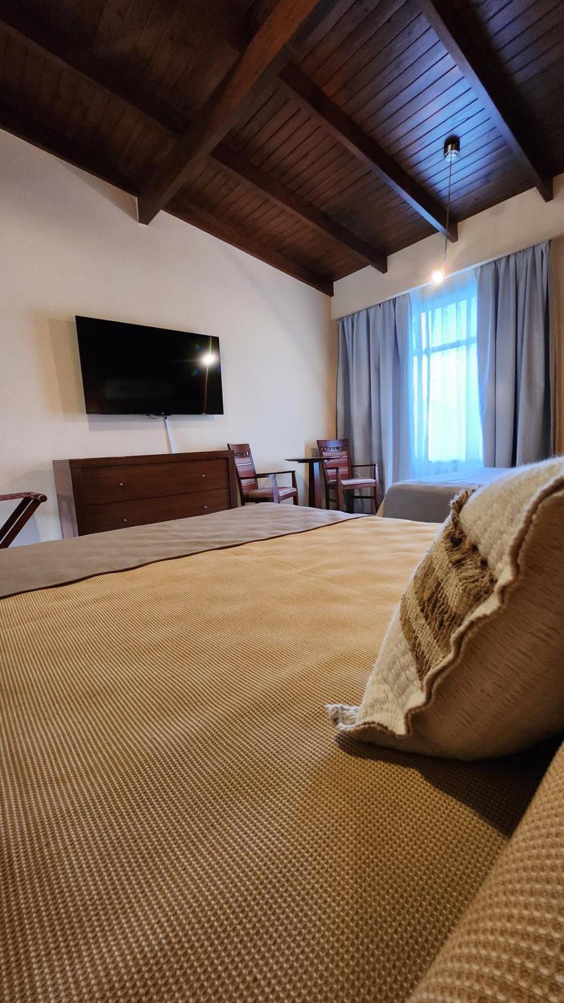 Howard Johnson Inn Rosario De La Frontera Eksteriør bilde