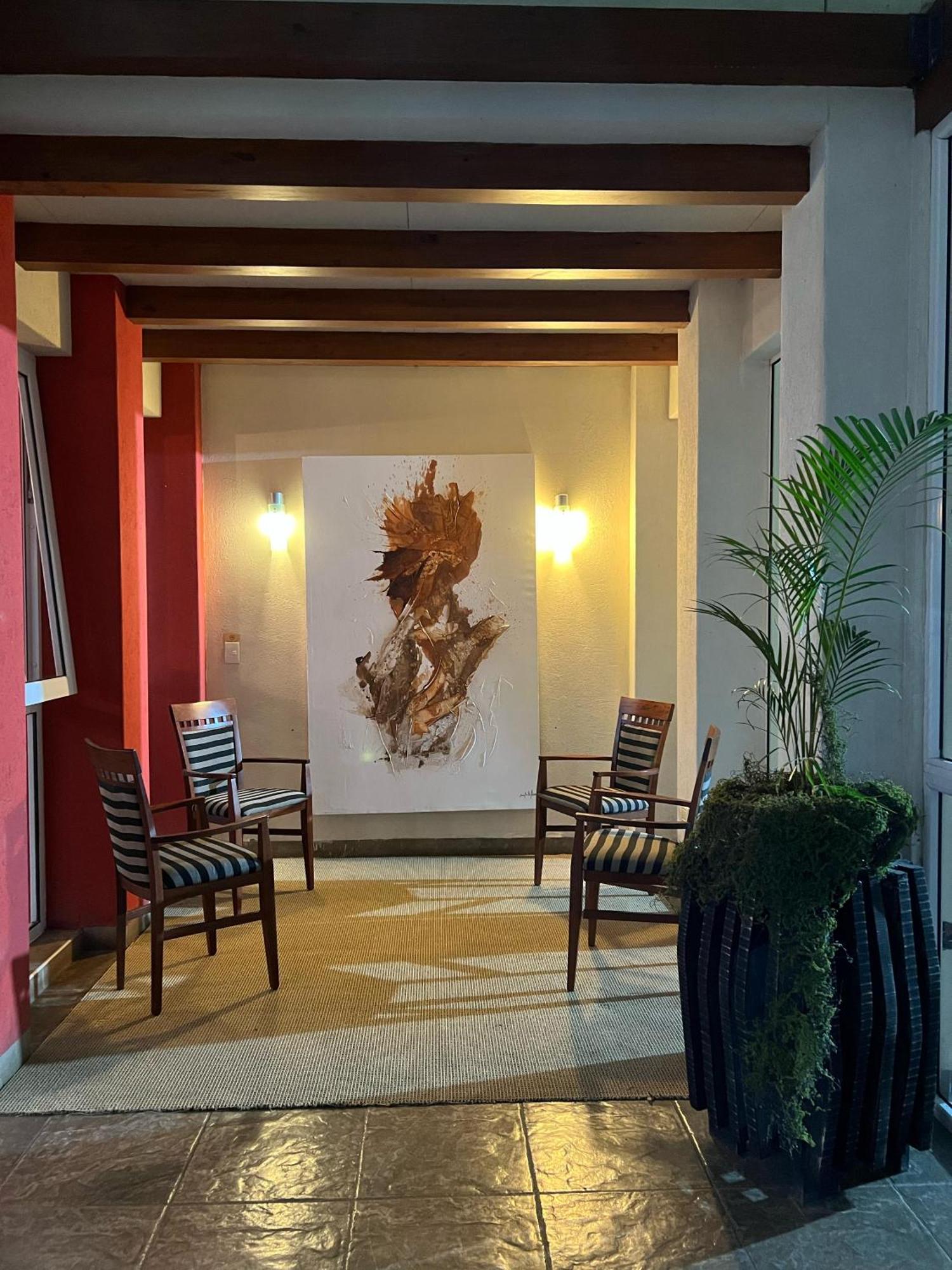Howard Johnson Inn Rosario De La Frontera Eksteriør bilde